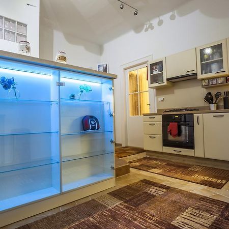 Luxury Air-Conditioned Rooms In Old Town Bratislava Exteriér fotografie