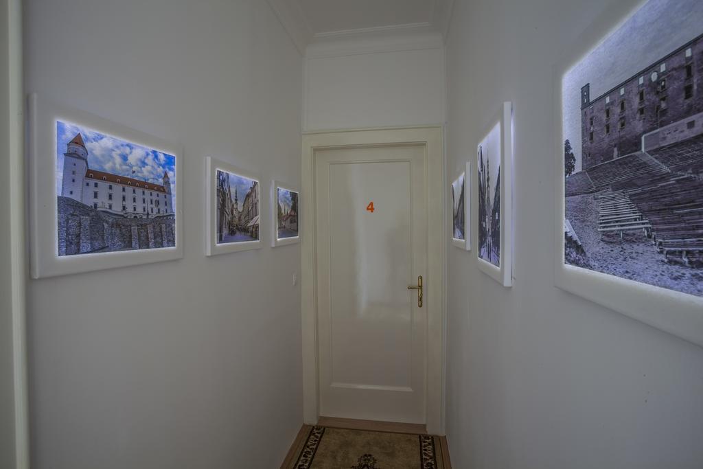 Luxury Air-Conditioned Rooms In Old Town Bratislava Exteriér fotografie