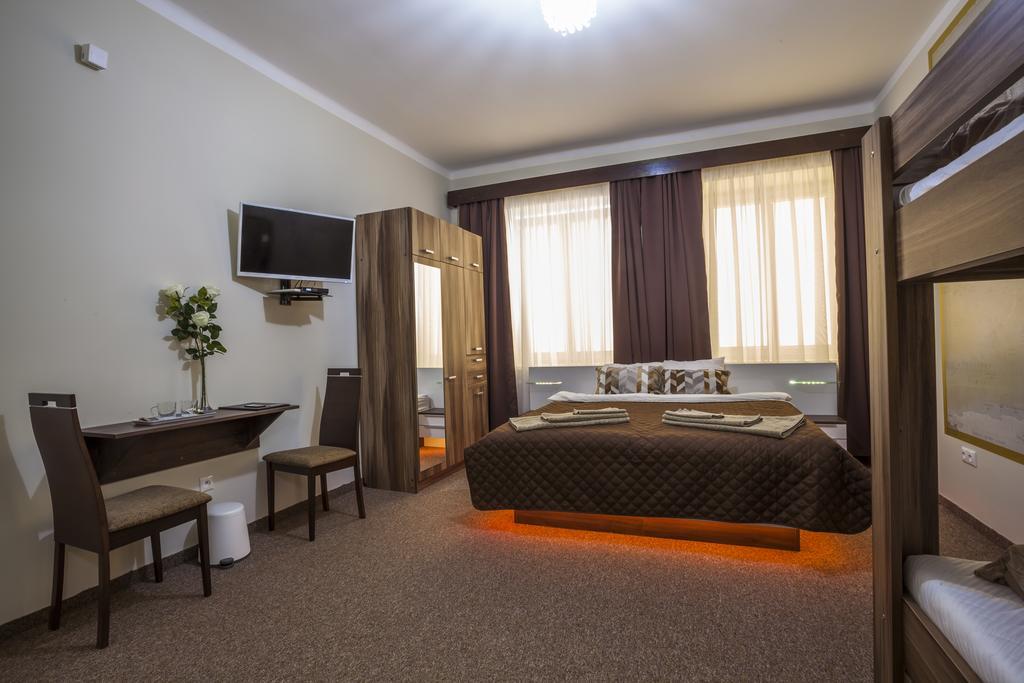 Luxury Air-Conditioned Rooms In Old Town Bratislava Exteriér fotografie