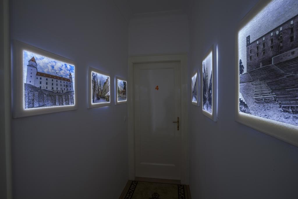 Luxury Air-Conditioned Rooms In Old Town Bratislava Exteriér fotografie