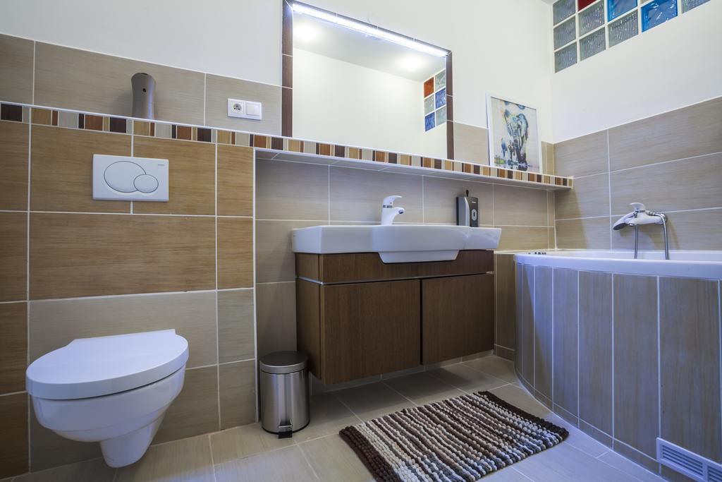 Luxury Air-Conditioned Rooms In Old Town Bratislava Exteriér fotografie