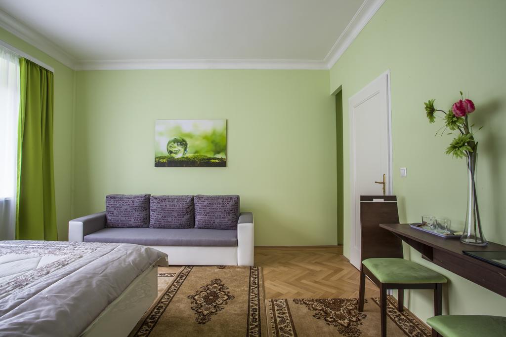 Luxury Air-Conditioned Rooms In Old Town Bratislava Exteriér fotografie