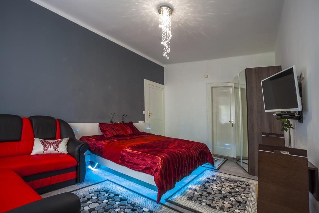 Luxury Air-Conditioned Rooms In Old Town Bratislava Exteriér fotografie