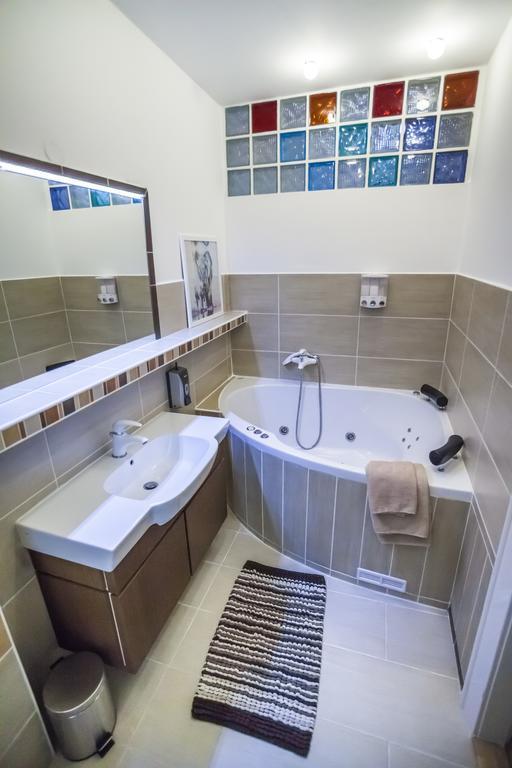 Luxury Air-Conditioned Rooms In Old Town Bratislava Exteriér fotografie