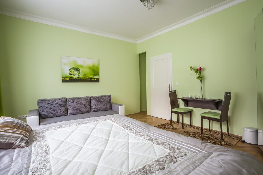 Luxury Air-Conditioned Rooms In Old Town Bratislava Exteriér fotografie