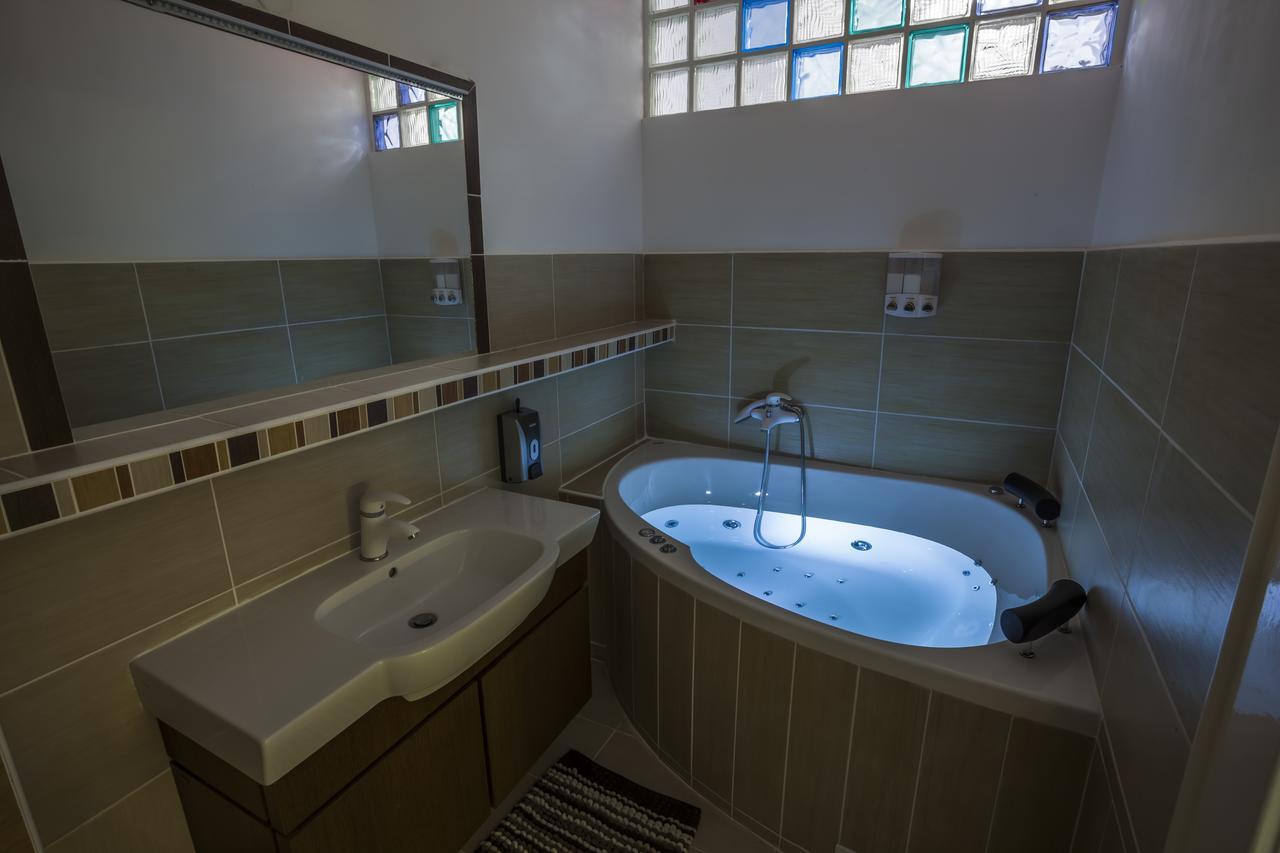 Luxury Air-Conditioned Rooms In Old Town Bratislava Exteriér fotografie